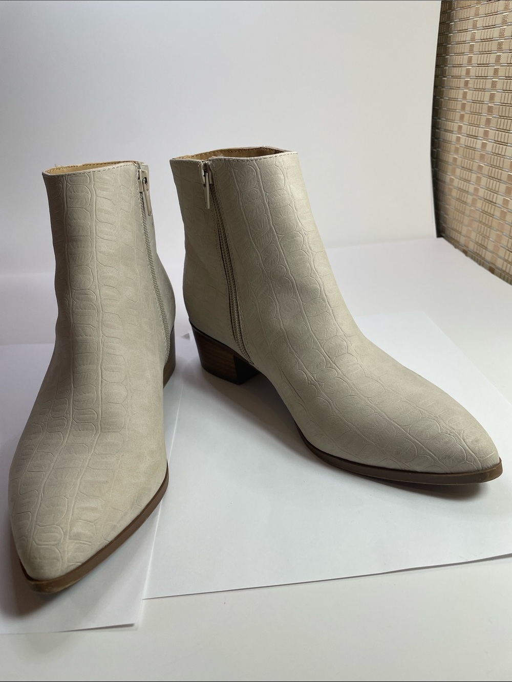 City Clarified Women's Cream Croc-Embossed Ankle Boots Size 7